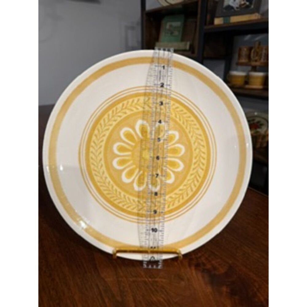 Vintage Royal China Cavalier Casablanca yellow and white ironstone dinner plate.